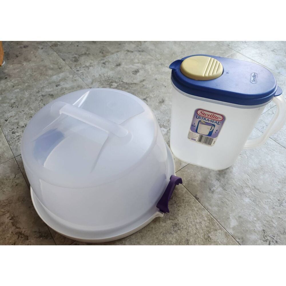 Sterilite 1 gal pitcher and cake keeper